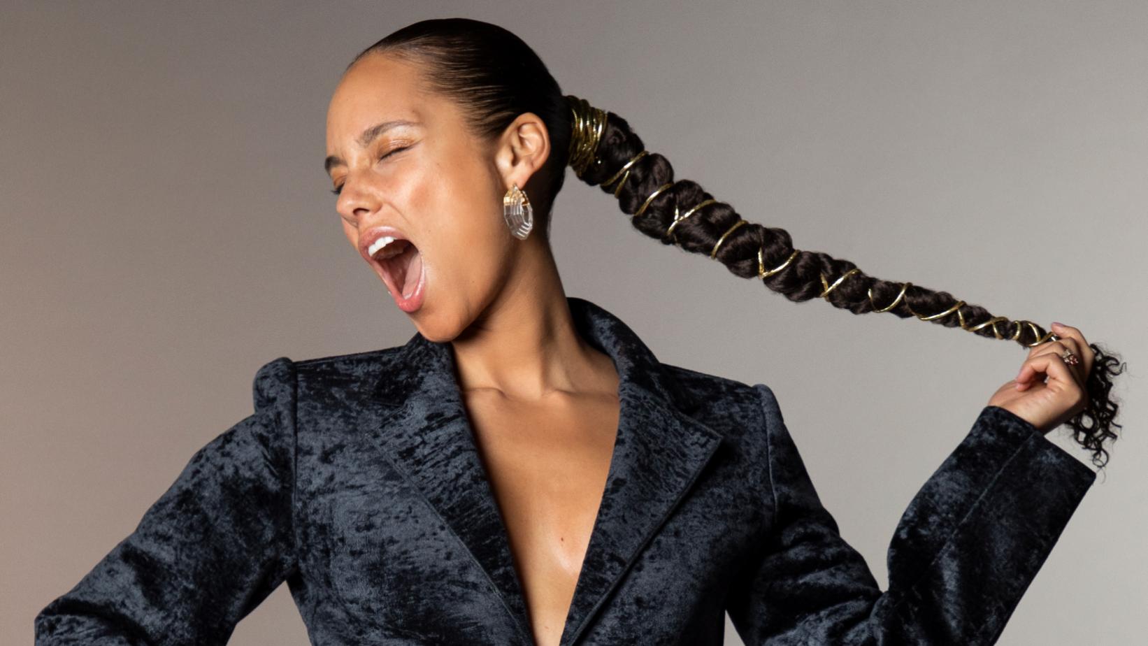 Again ! Alicia Keys hosting the Grammys !