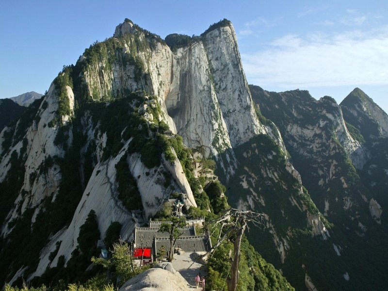 Selfie-taking tourist falls to her death from Chinese mountain