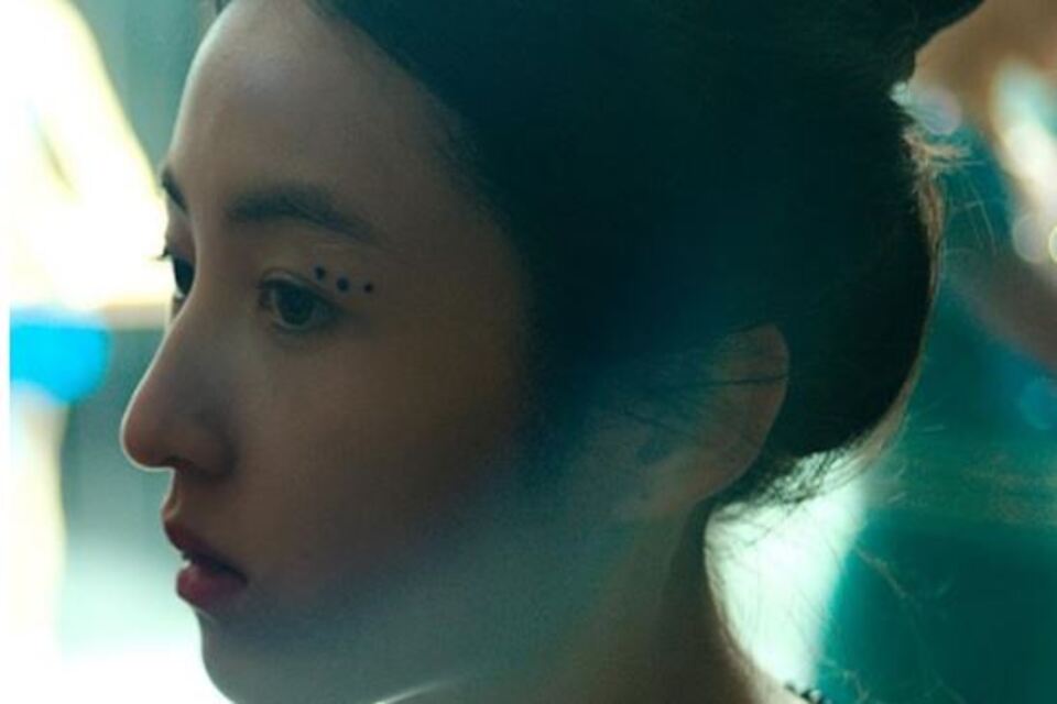 ‘Girl on Edge’ Review: A Mother and Daughter Hit Thin Ice in Zhou Jinghao’s Alluring but Unsatisfactory Skating Drama