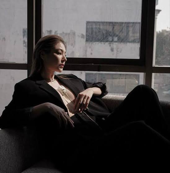 Soaring Stardom: Faye Peraya’s Journey Between Executive Ambition and Yesteryear’s Scars
