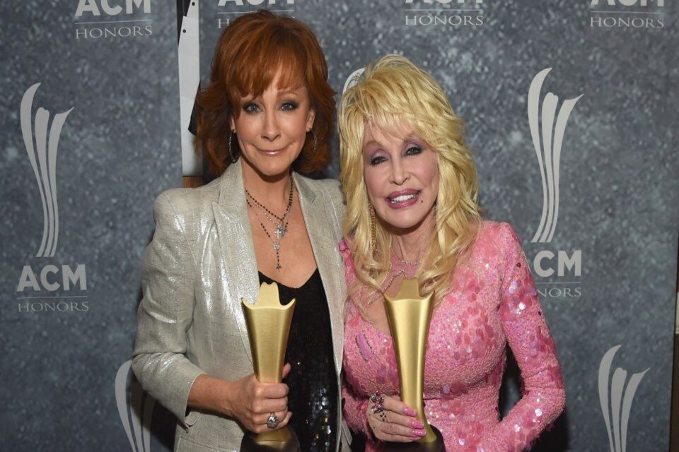 Reba McEntire Reflects on Missed Final Call From Dolly Parton: “I’ll Never Know Why She Called”