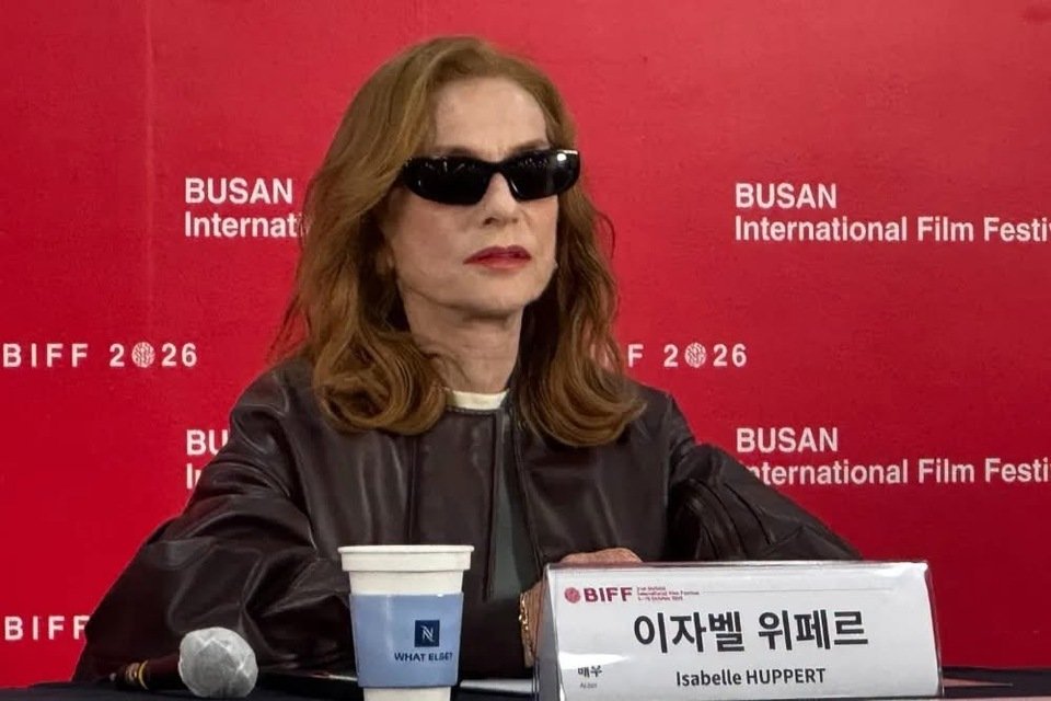 Isabelle Huppert Confronts AI at Busan: “My Face Is Still on the Screen”